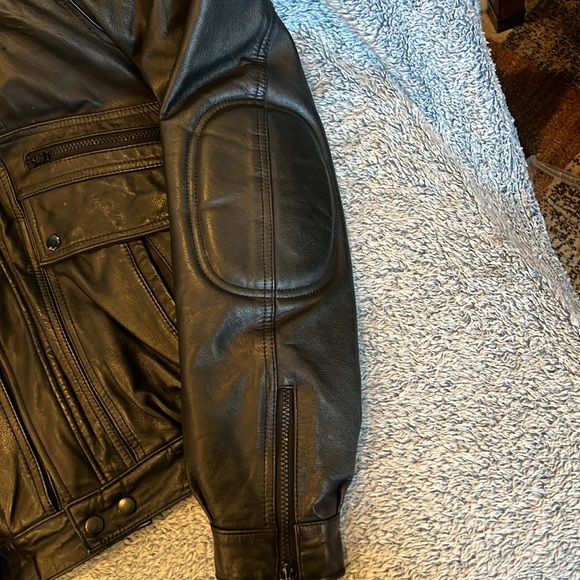 Berman’s vintage leather motorcycle jacket - Picture 5 of 16